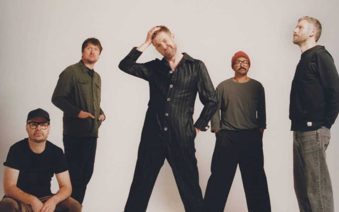 Kaiser Chiefs – On The Beach 25